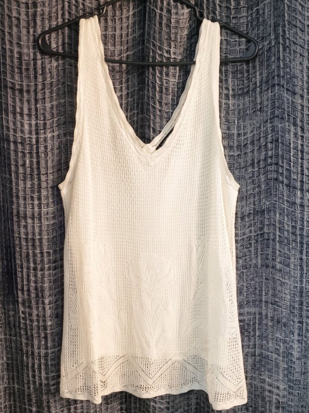 ELLEN TRACY DOUBLE V-NECK CROCHET/KNIT IN IVORY. XL